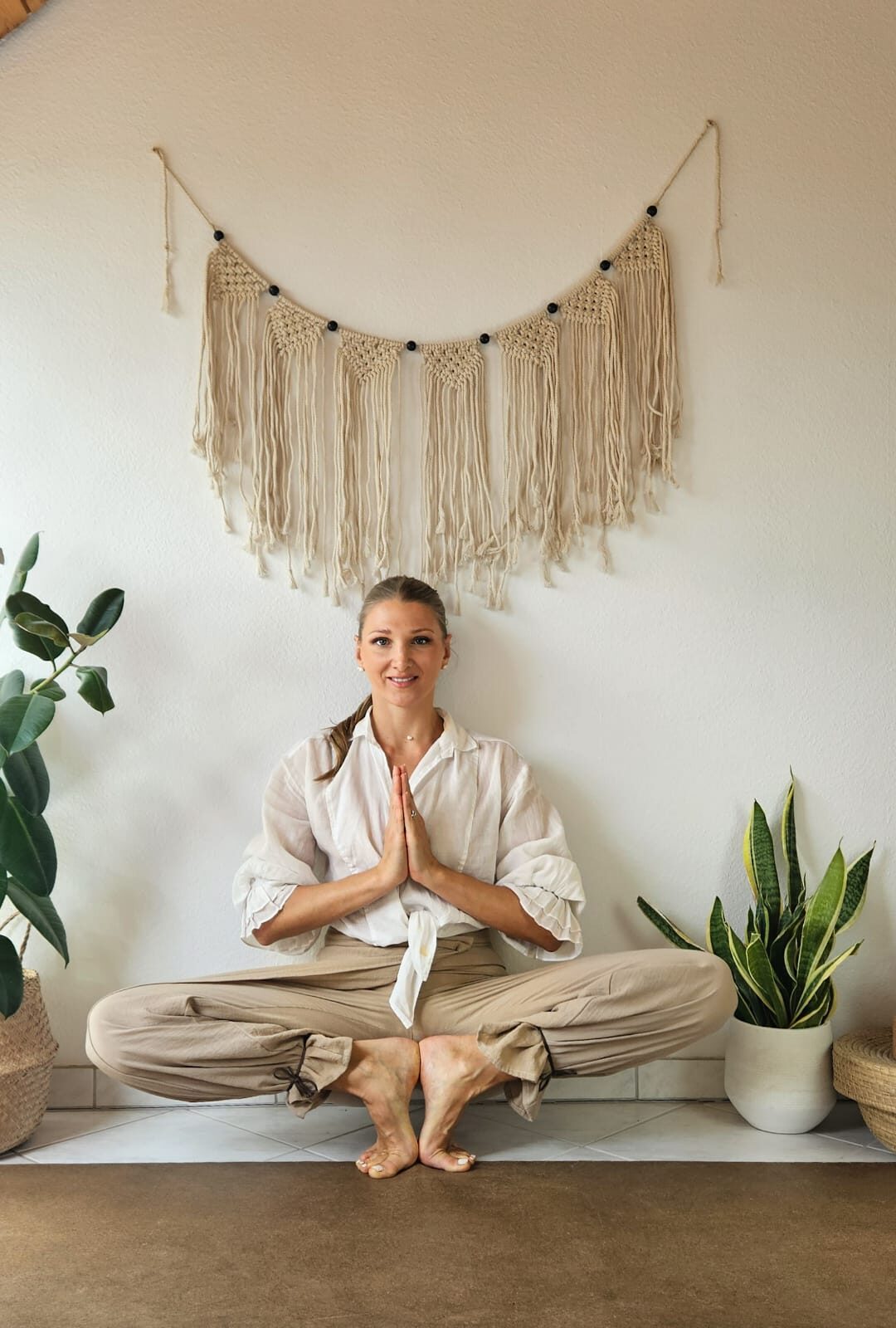 Dijana Anic in Meditationshaltung